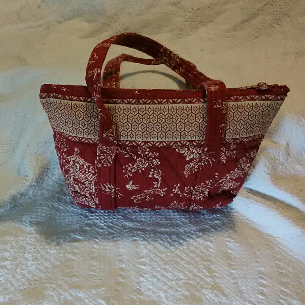 Quilted handbag.